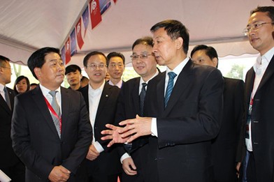 13-国务委员王勇参观圆通速递展位_副本