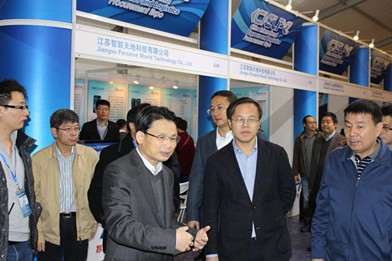 7-桐庐县委书记毛溪浩参展_副本