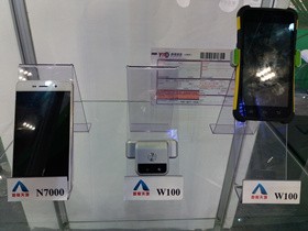 手机版跨界行业终端N7000和背夹式扫码设备W100_副本
